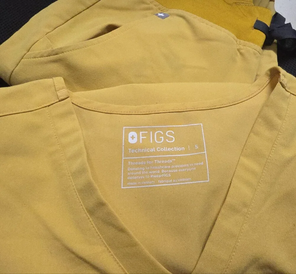 Figs Scrub Set In Gold - Picture 2 of 3